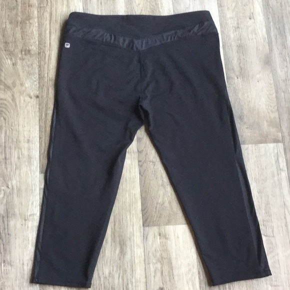 Fabletics - Provence Capri Leggings - Black - Picture 4 of 5